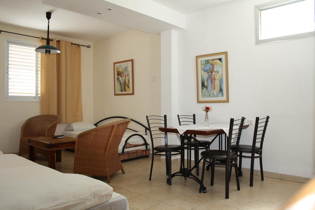 Ga'Aton Motel Nahariya Exterior foto