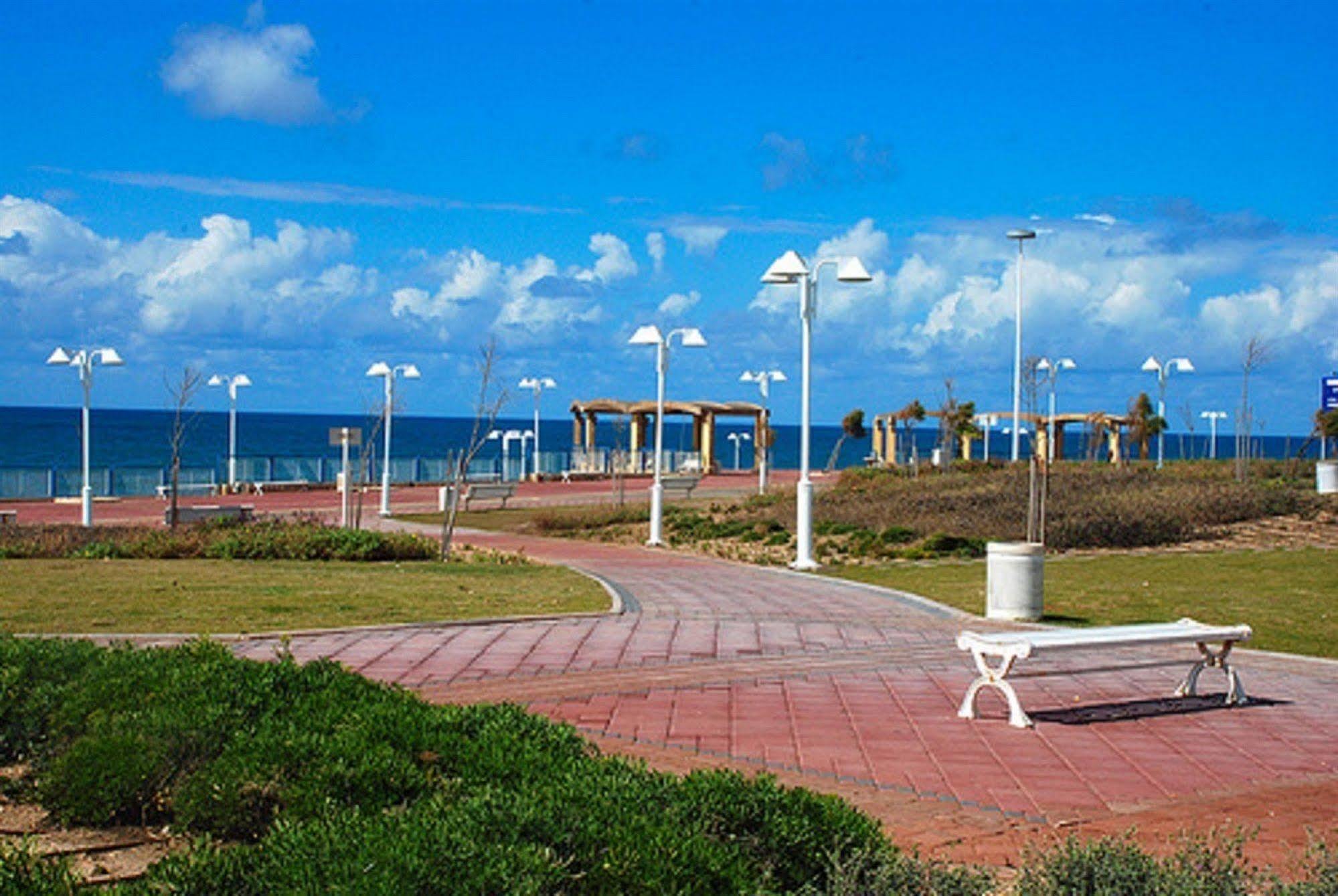 Ga'Aton Motel Nahariya Exterior foto